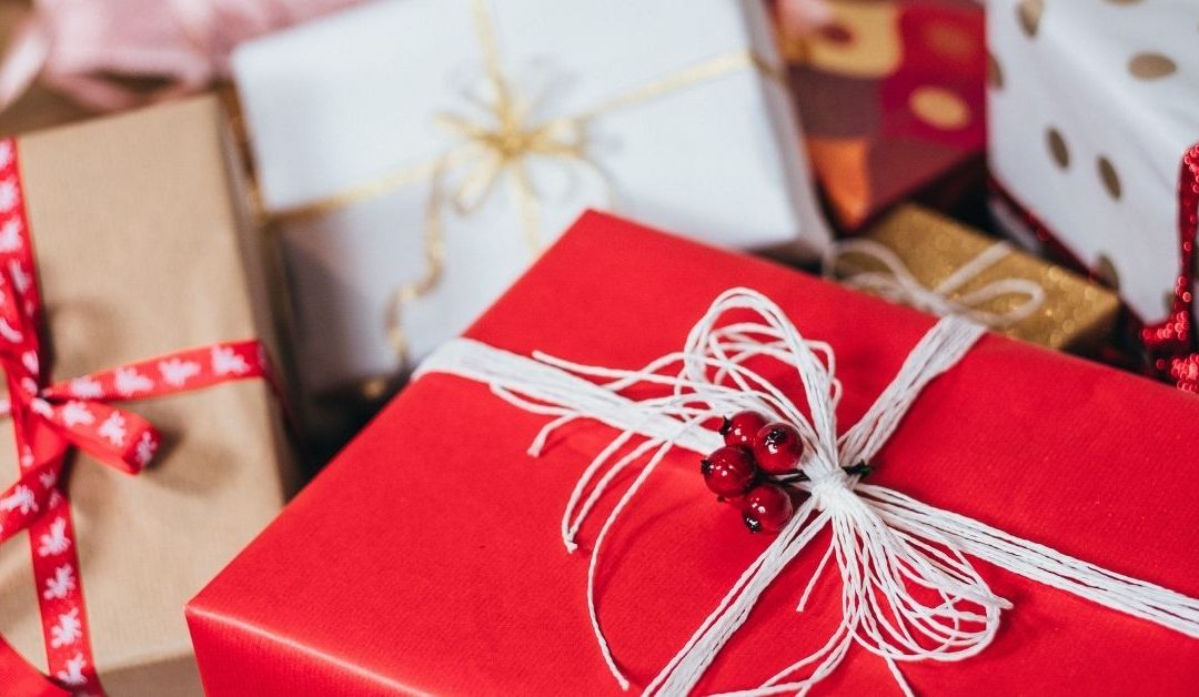 12 Christmas Gift Ideas to Turn a Stranger’s 2021 Around